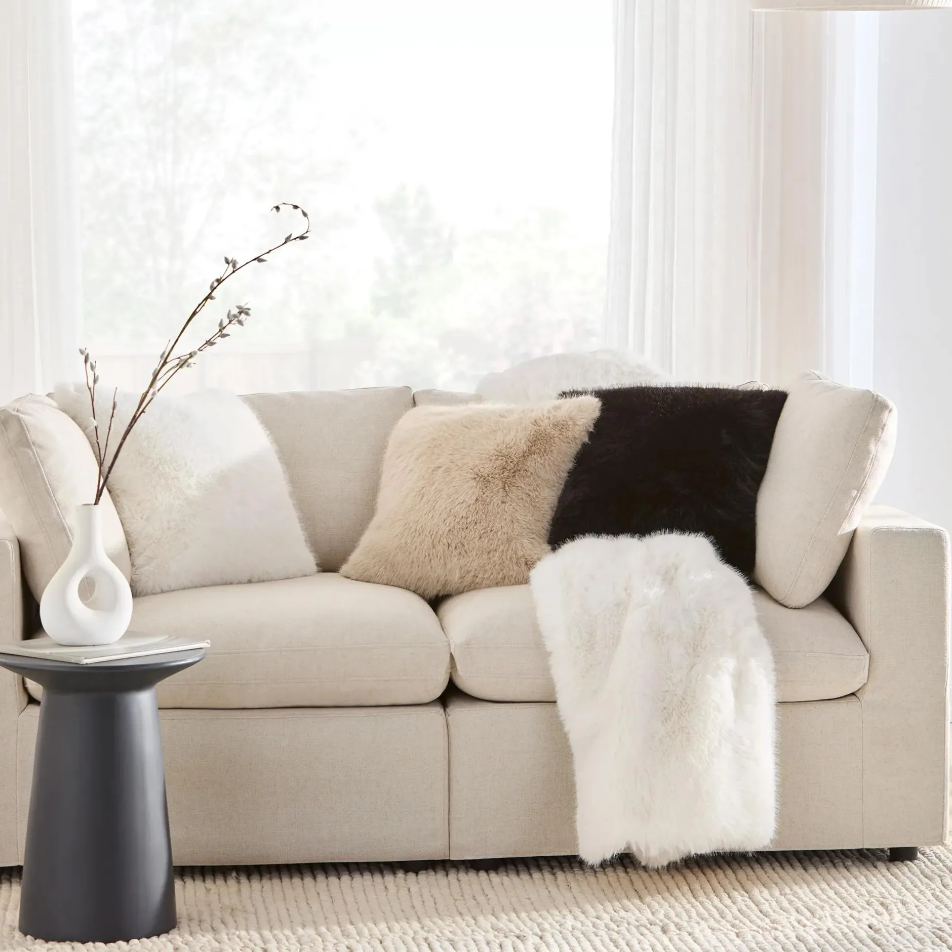 New Black Logan Faux Fur Throw Decorative Throws & Blankets