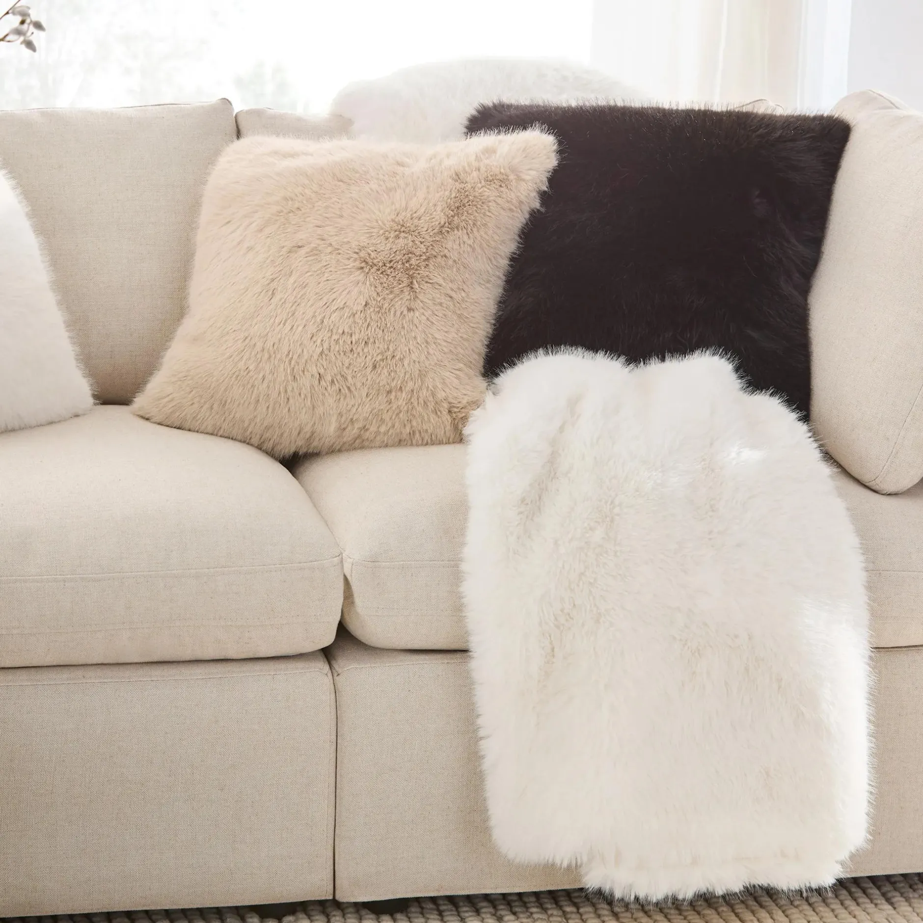 New Black Logan Faux Fur Throw Decorative Throws & Blankets
