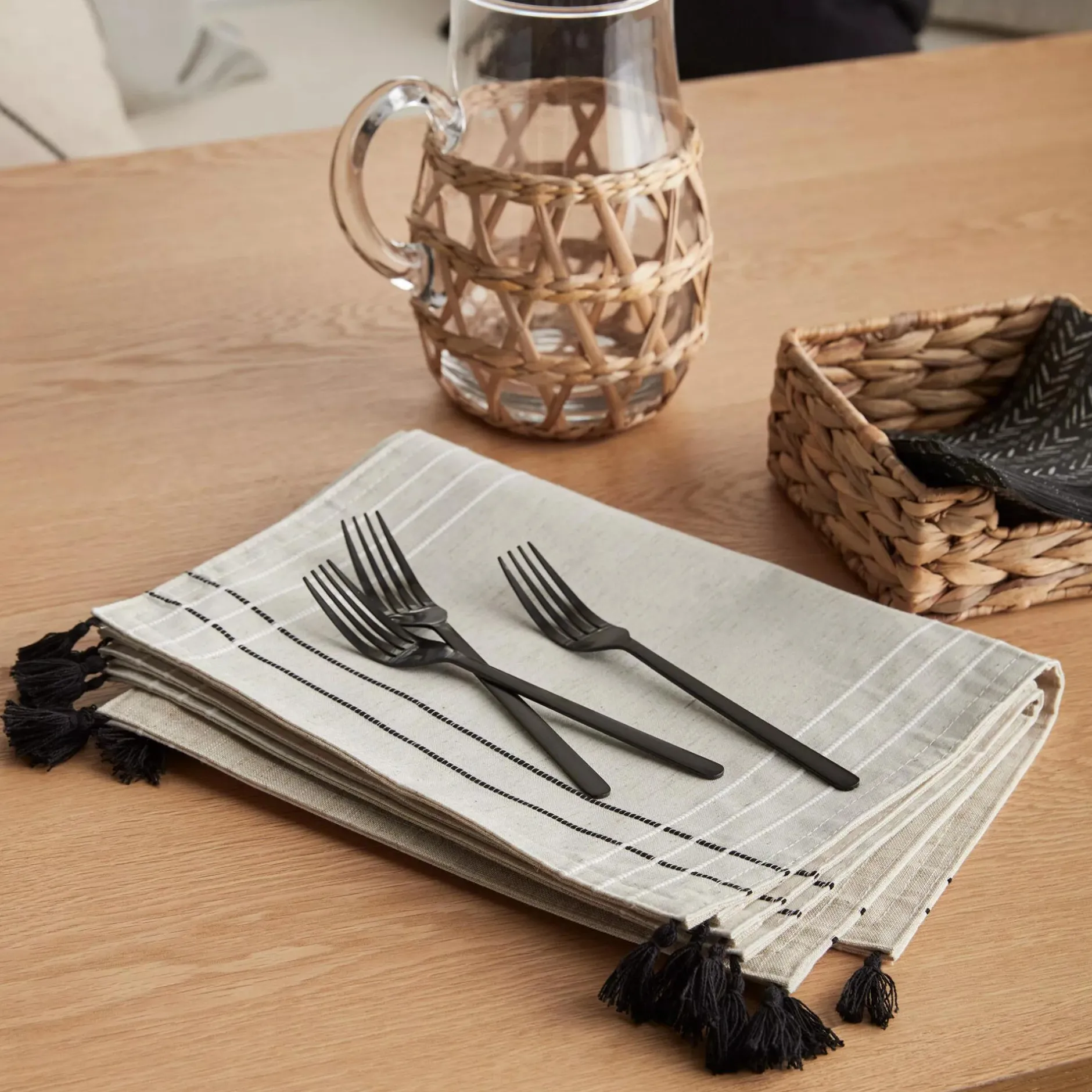 Outlet Set of 4 Fabric Placemats with Tassels Dinnerware|Tablecloths & Placemats