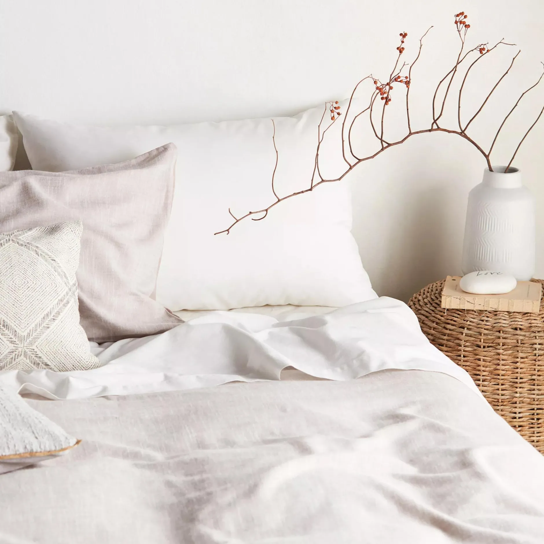 Outlet White Basic Pillow Duvets & Pillow Inserts