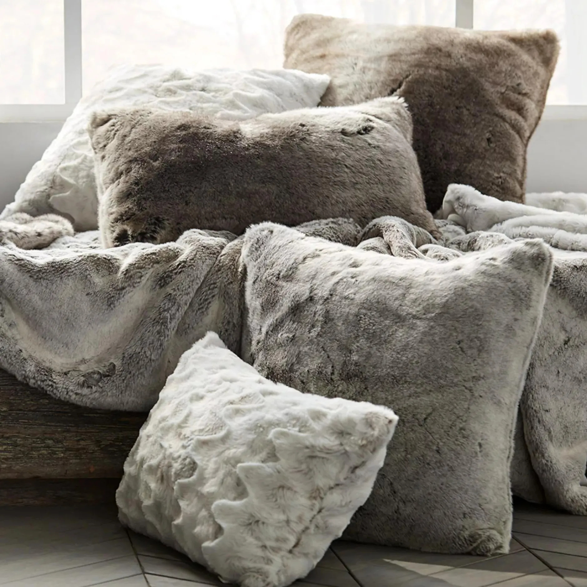 Online Wolf Faux Fur Decorative Lumbar Pillow Decorative Throw Pillows